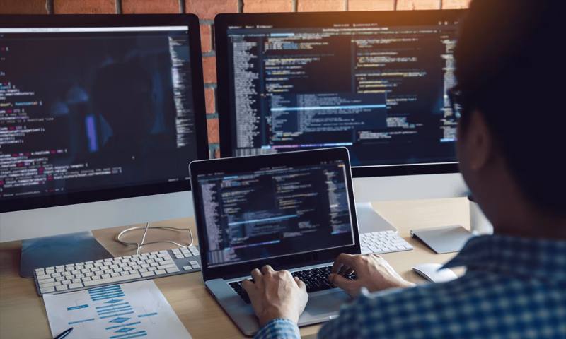 数据科学选型：R与Python如何赋能海伦市网站建设？